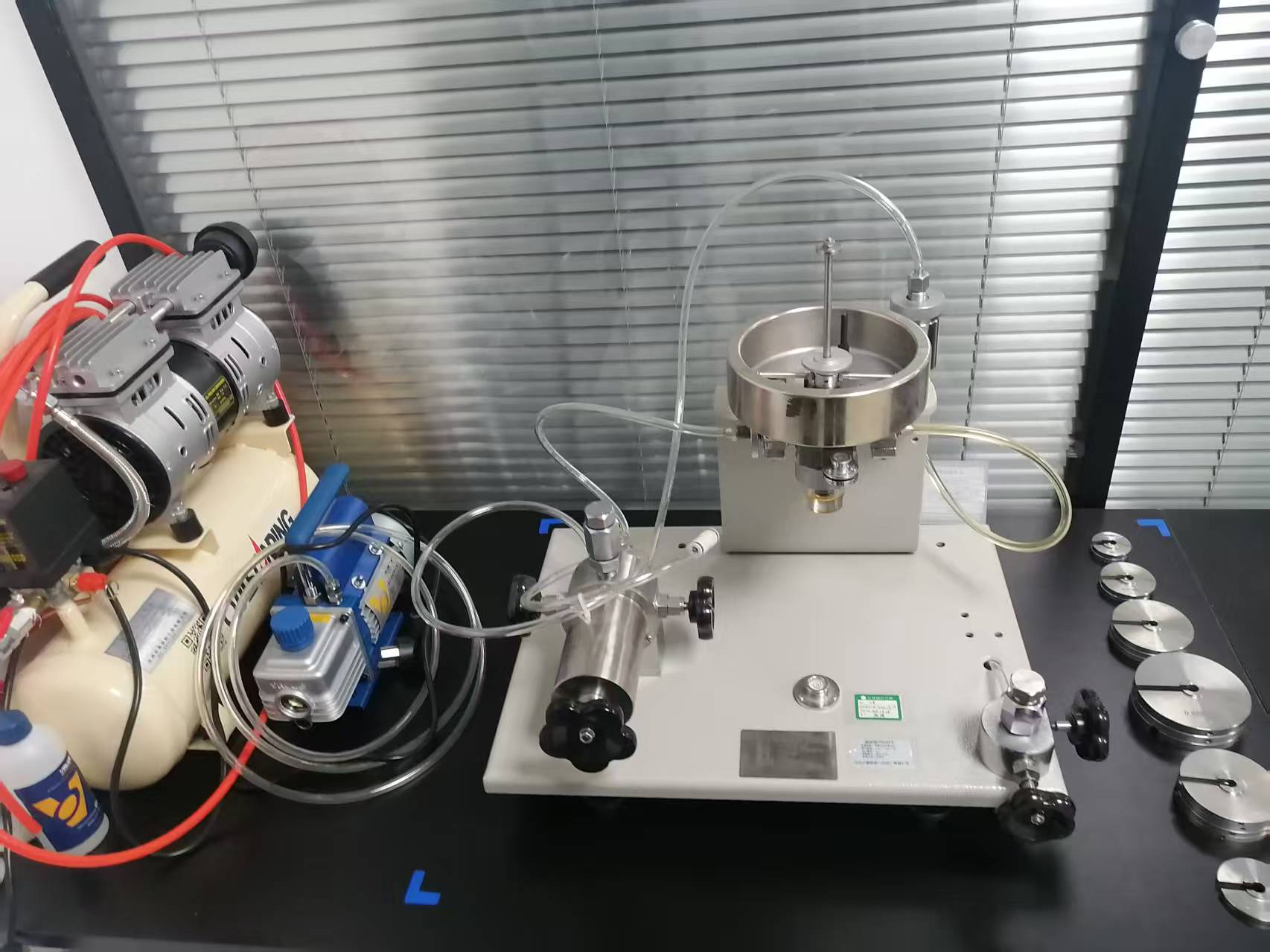 企業內部校準壓力變送器：活塞式壓力計選型全攻略（0.075級-0.5級全覆蓋）